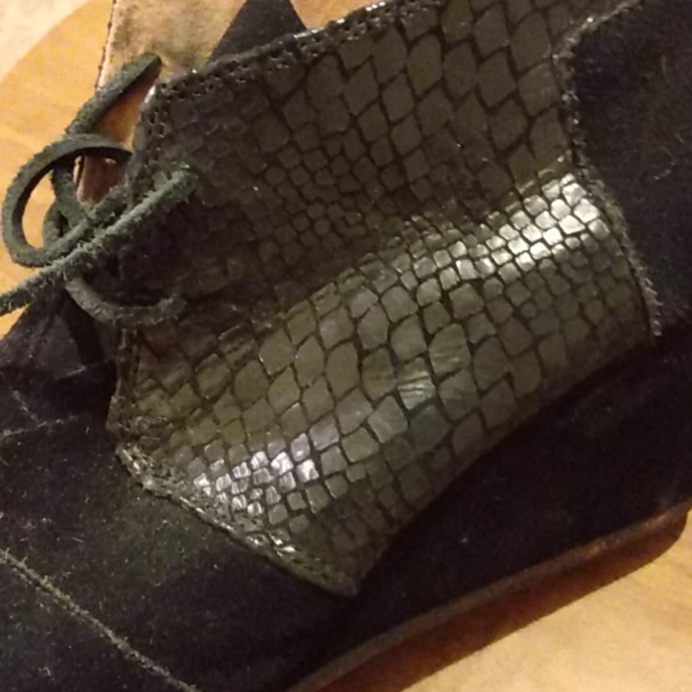 Shoes - Picture 5 of 6